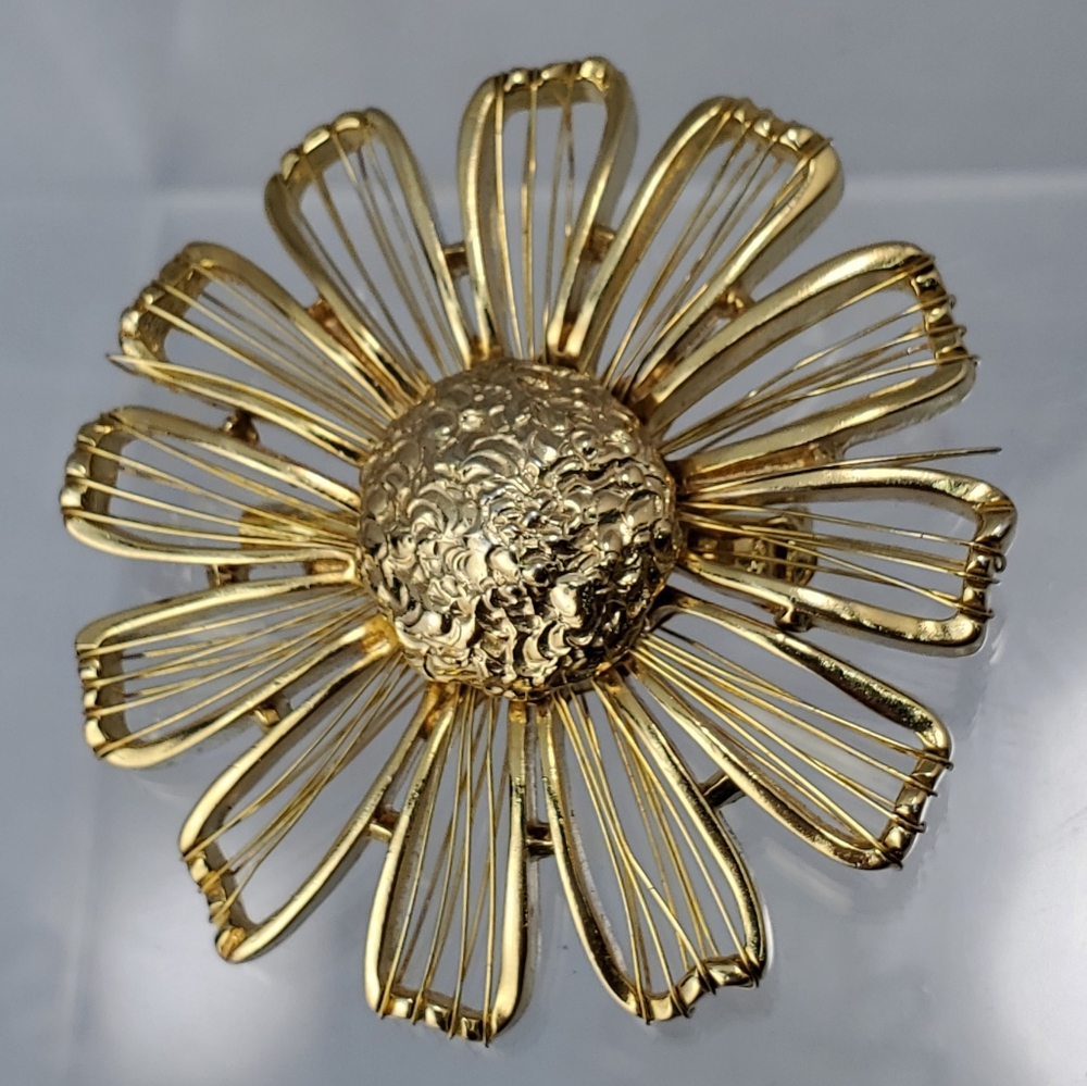 M.J. Ent. Flower Power Gold-tone Metal Brooch Pin - Picture 2 of 11